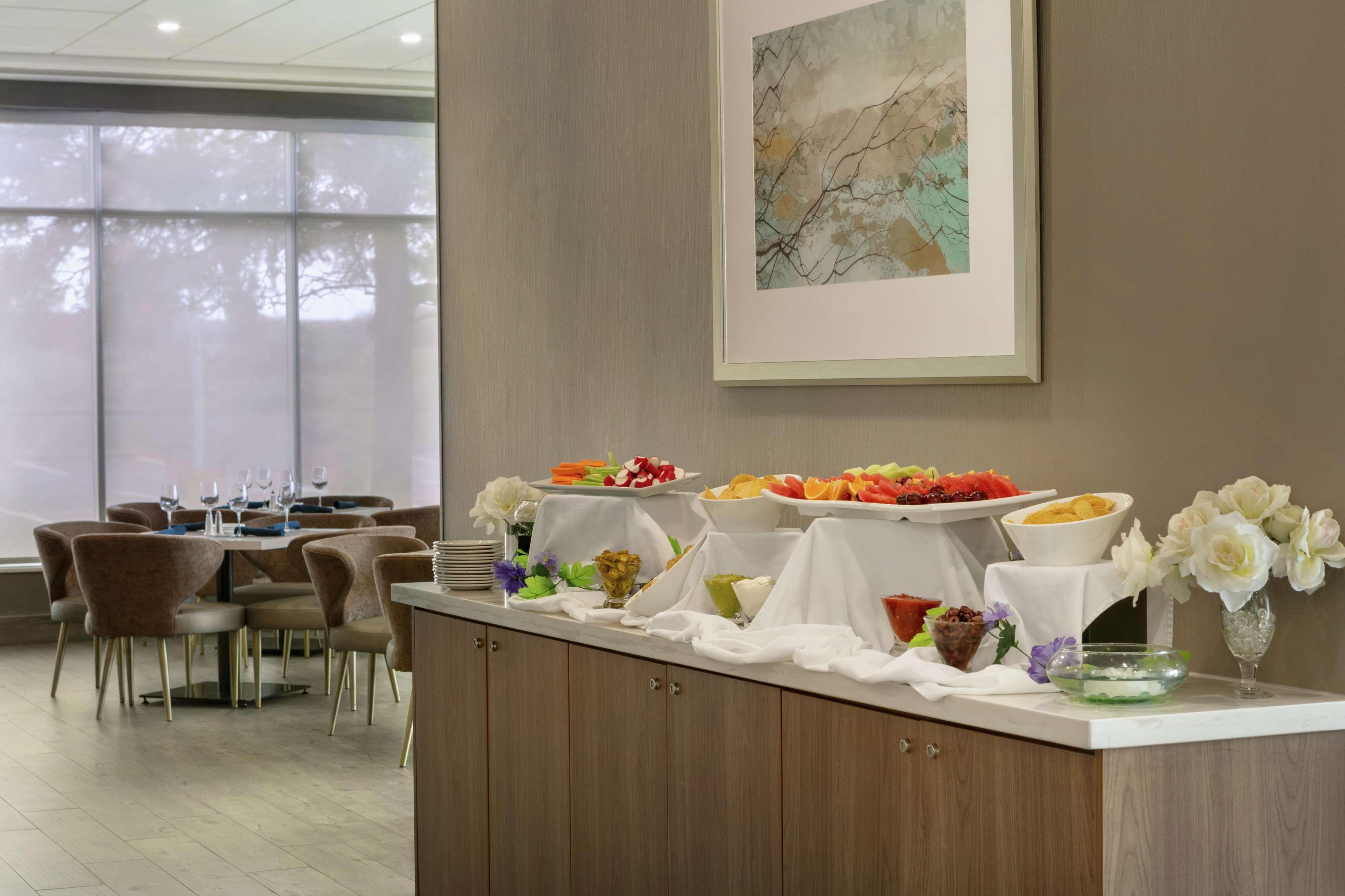Embassy Suites By Hilton Montreal Airport Pointe-Claire Eksteriør bilde