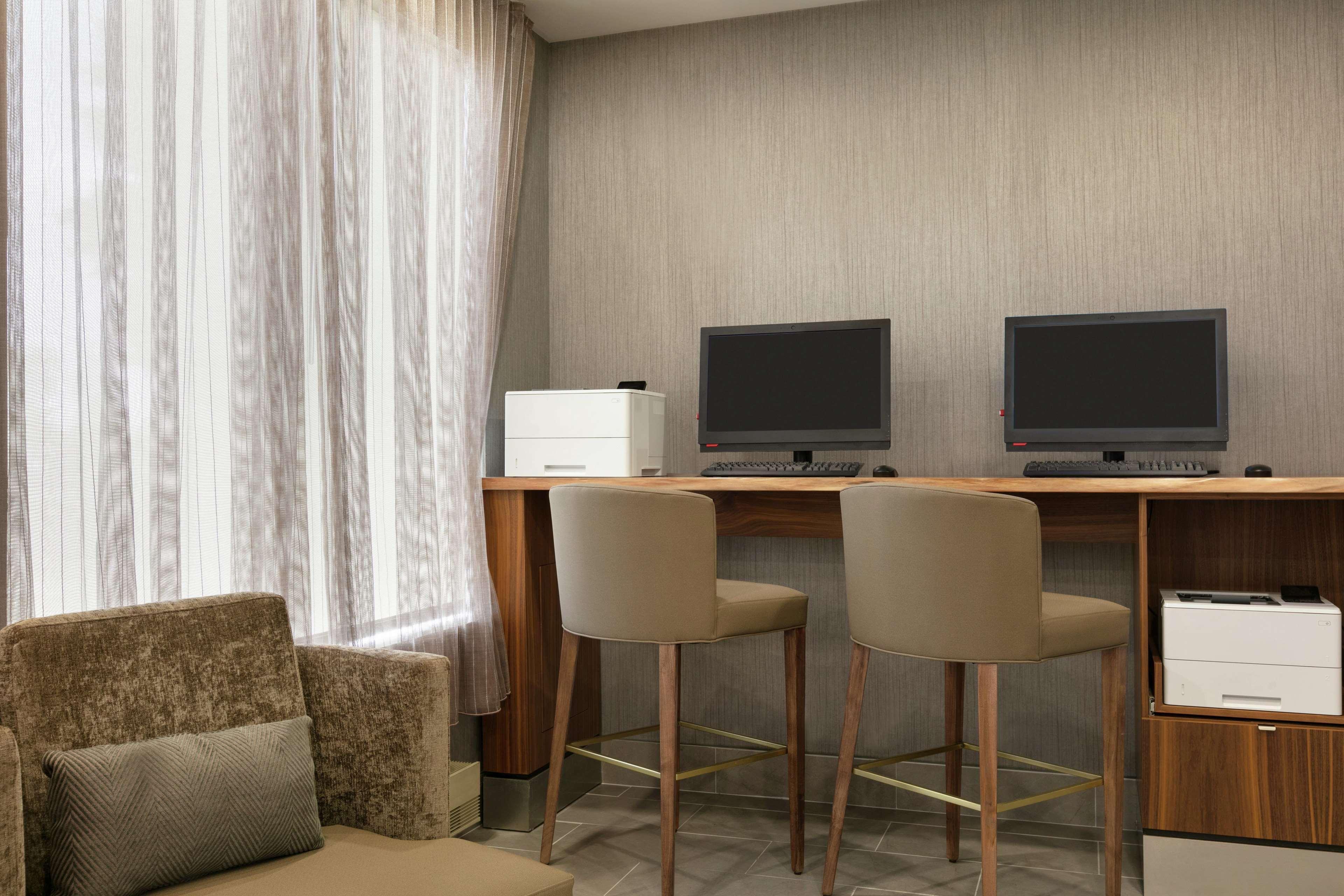 Embassy Suites By Hilton Montreal Airport Pointe-Claire Eksteriør bilde
