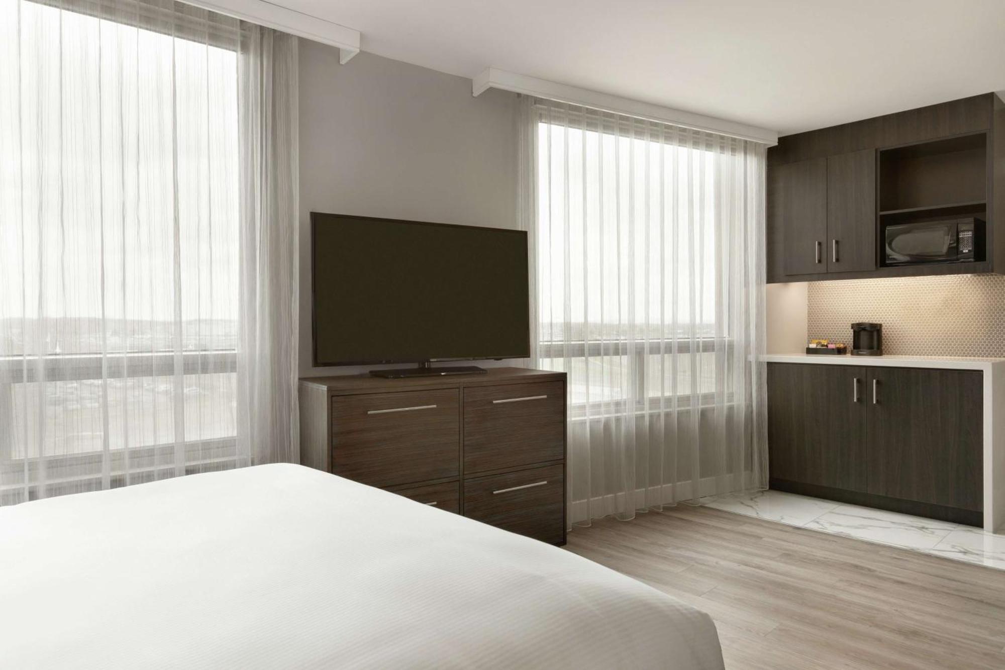 Embassy Suites By Hilton Montreal Airport Pointe-Claire Eksteriør bilde