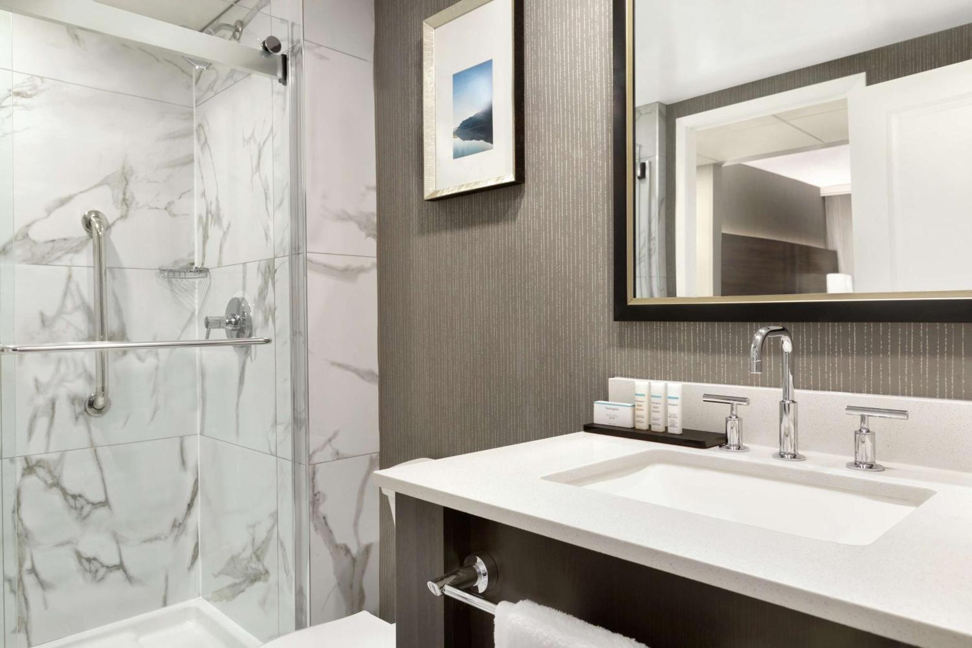 Embassy Suites By Hilton Montreal Airport Pointe-Claire Eksteriør bilde