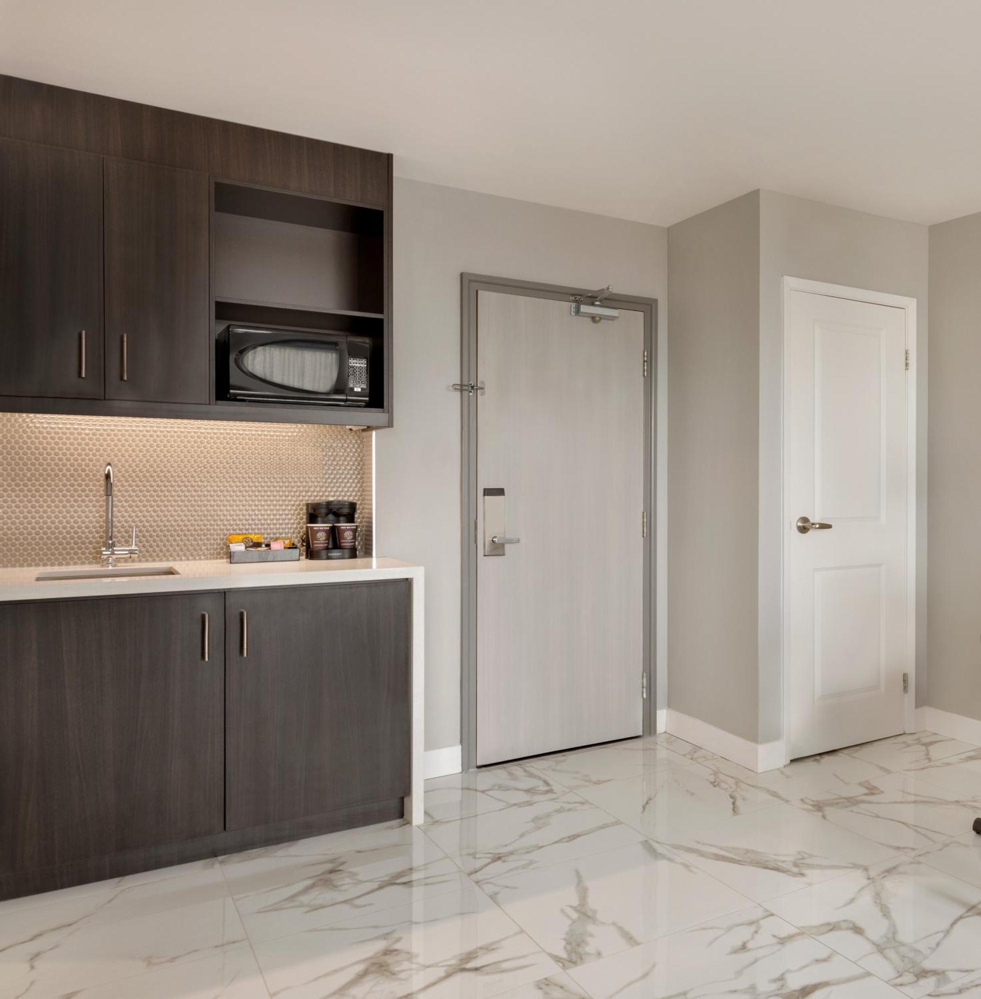 Embassy Suites By Hilton Montreal Airport Pointe-Claire Eksteriør bilde