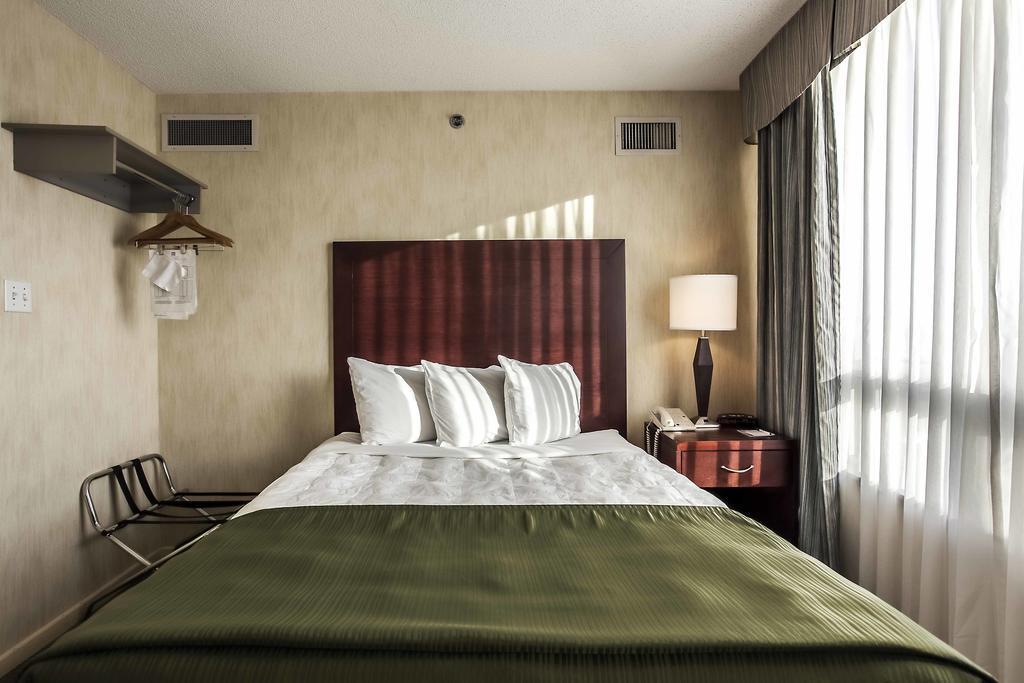 Embassy Suites By Hilton Montreal Airport Pointe-Claire Eksteriør bilde