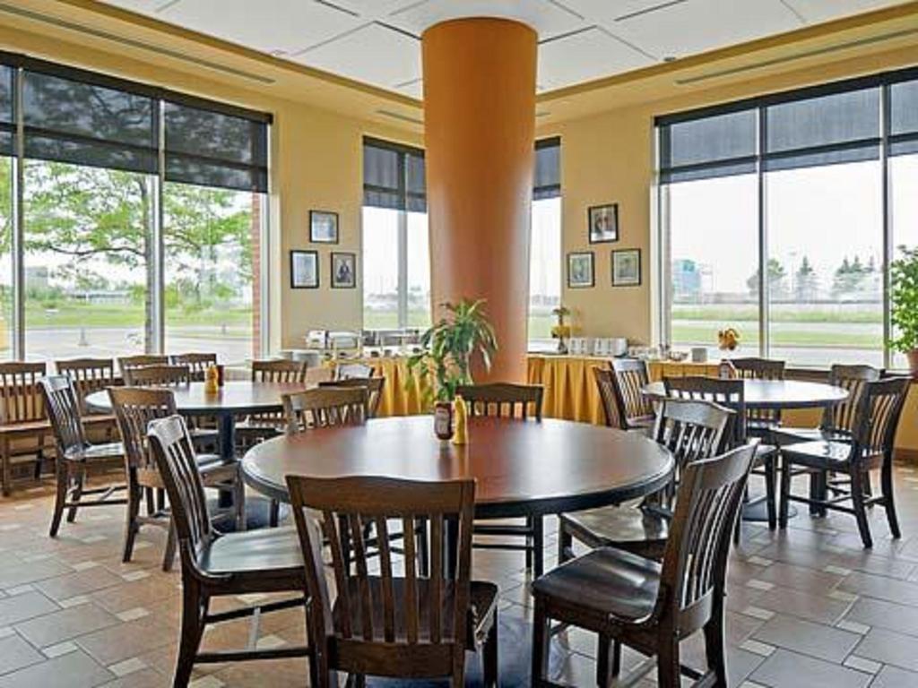 Embassy Suites By Hilton Montreal Airport Pointe-Claire Eksteriør bilde