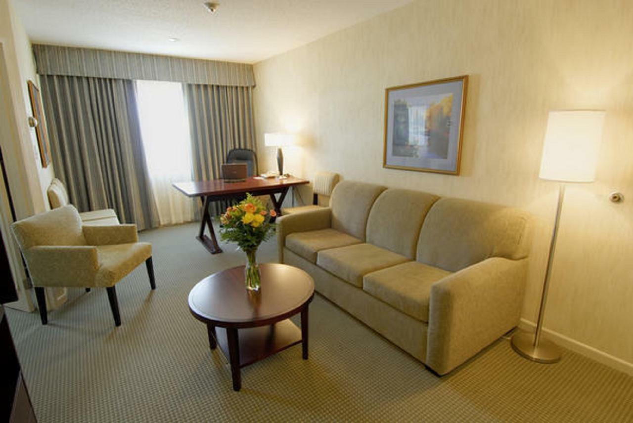 Embassy Suites By Hilton Montreal Airport Pointe-Claire Rom bilde