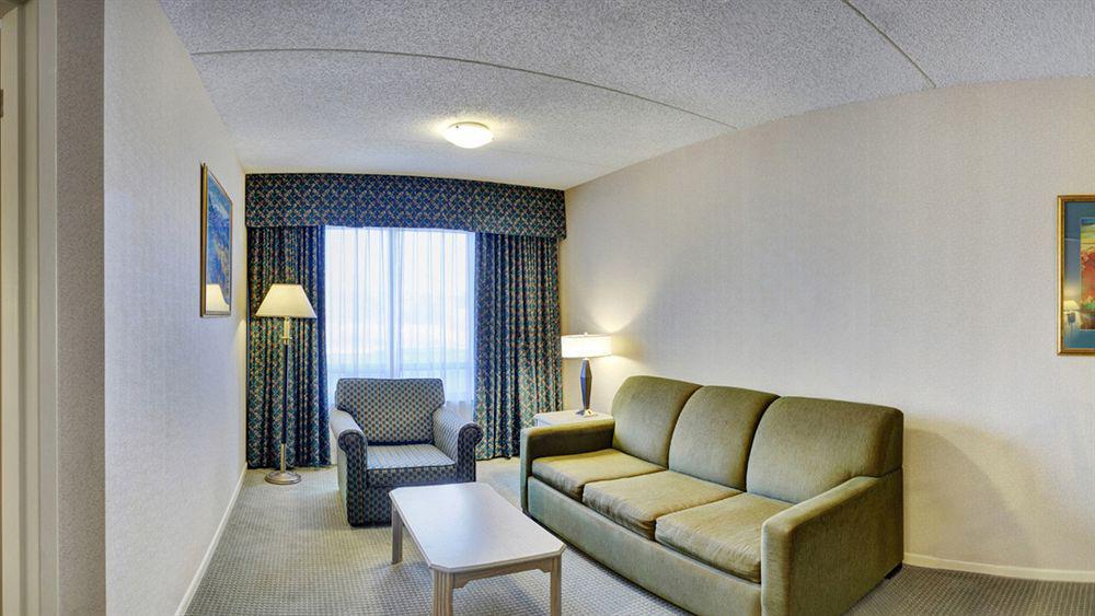 Embassy Suites By Hilton Montreal Airport Pointe-Claire Eksteriør bilde