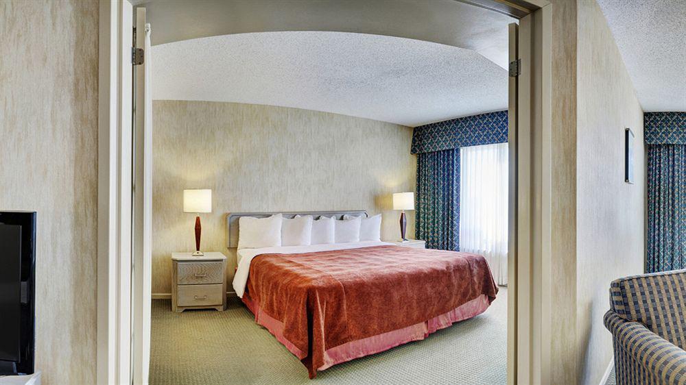 Embassy Suites By Hilton Montreal Airport Pointe-Claire Eksteriør bilde